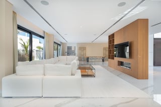 Spacious and Modern villa with Swimming pool in Al Barari, picture 3