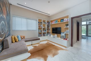 Perfectly Located and Upgraded Luxury 5 Bed Villa in MBR City, picture 3