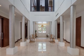 Upgraded Furnished Villa | Corner Plot with Water View, picture 3