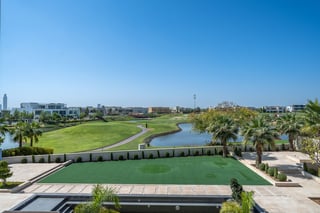 Emirates Hills, picture 1