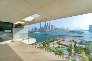 Exclusive 3 Bed Waterfront Apartment at the Palm, picture 3