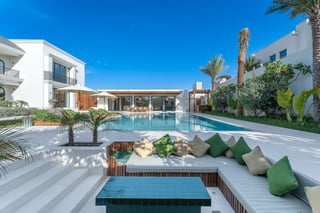 Bespoke Private Villa with Stunning Garden &amp; Pool, picture 1