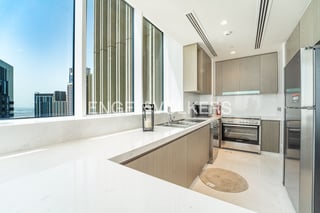 Luxurious Penthouse | Rare | Creek Tower View, picture 3