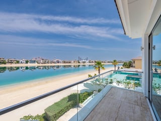 Priced To Sell |Exclusive Upgraded Beachfront Villa, picture 3