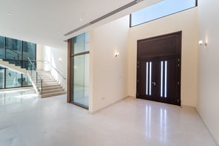 Luxurious | Premium Location | Unfurnished, picture 4