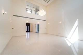 Luxurious | Premium Location | Unfurnished, picture 3
