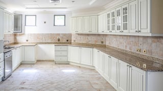 Flawless villa in Palm Jumeirah with coastal scenery, picture 3