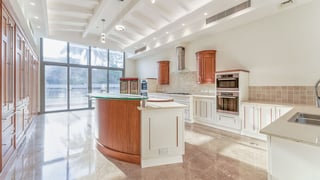 Extraordinary Lake View Mansion in Emirates Hills, picture 3