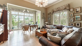 Spacious villa in Jumeirah Islands with lake view, picture 3
