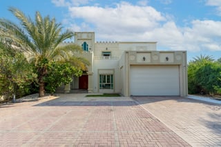 Corner Plot | Private Pool | Partly Renovated, picture 4