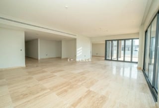 Spacious 3-Bed Penthouse | Skyline Views, picture 3
