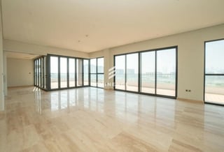 Spacious 3-Bed Penthouse | Skyline Views, picture 4
