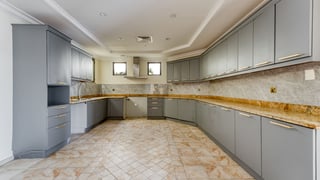 Stunning villa in Palm Jumeirah with atrium entry, picture 3