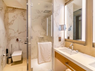 High Floor Luxury 2-Bedroom | Downtown Elegance, picture 4