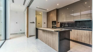 Spacious villa in Al Barari with mesmerizing lake views, picture 3