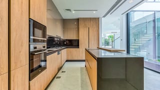 Spacious villa in Al Barari with mesmerizing lake views, picture 4
