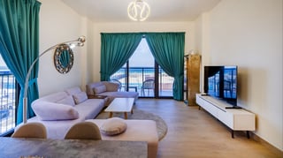 Vacant La Mer Apartment with Tranquil Sea Views, picture 3