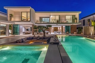 Lavish Golf Villa with Outdoor Gym and Jacuzzi, picture 3