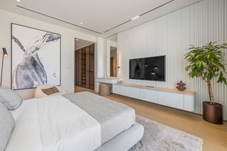Lavish Golf Villa with Outdoor Gym and Jacuzzi, picture 4