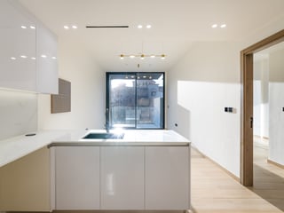 Brand new spacious 1br with balcony, picture 3
