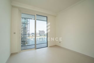 Genuine Resale | Branded | Sea View, picture 4