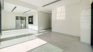 Spacious villa in Al Furjan with amenities within reach, picture 3