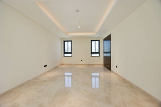 Custom Waterfront Villa | Luxury | Prime Location, picture 3