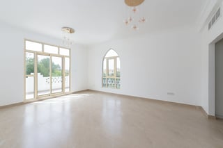 Renovated 4BR Villa | Private Pool | Lake View, picture 3