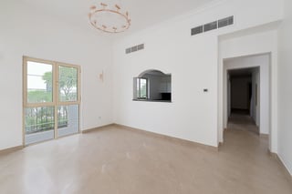 Renovated 4BR Villa | Private Pool | Lake View, picture 4