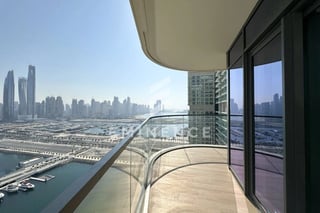 Stunning Marina Skyline View |Private Beach Access, picture 3