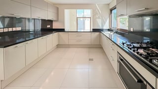 Elegant villa in Meydan with a spacious living area, picture 4