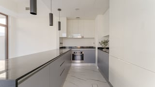 Corner townhouse in MBR City with nearby pool, picture 4