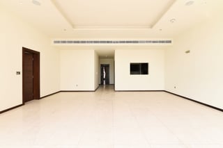 Spacious |  Mid Floor | Available Now..., picture 4