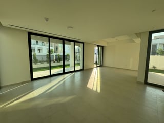 Backing Central Park | Spacious | Corner Unit, picture 3