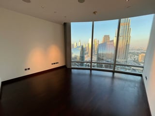 Chiller Free | Opera View | Study Room | Vacant, picture 3