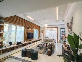 Single Row | Upgraded Flooring | Vacant., picture 4