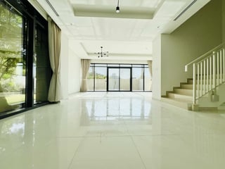 Exclusive Single-Row | Vacant | Private Living, picture 3