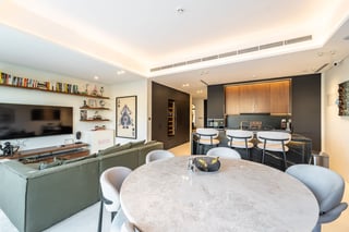 Upgraded | Vacant on Transfer | Fully Furnished, picture 3