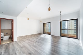 Vacant | Semi Upgraded | Prime Location., picture 4