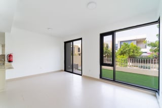 Vacant Now | Corner Unit | Greenbelt Backing, picture 3