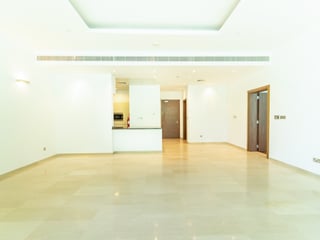 Unfurnished | Private Garden | Negotiable, picture 4