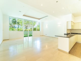 Unfurnished | Private Garden | Negotiable, picture 3