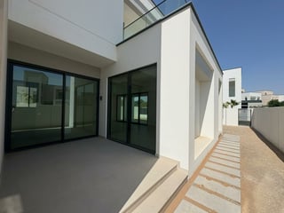 Corner Unit | Great Location | Book Now., picture 3
