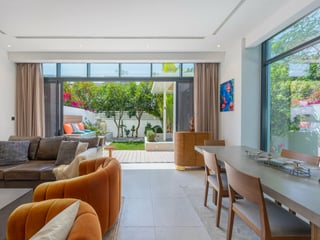 Stunning Private Location | Corner Unit., picture 3