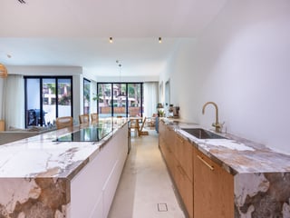 Upgraded | Skyline Views | Vacant On Transfer, picture 3