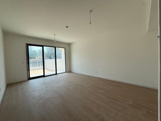 Jogging Access| Mortgage Possible| Closed Kitchen, picture 3