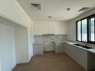 Jogging Access| Mortgage Possible| Closed Kitchen, picture 4