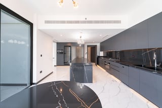 Upgraded I Sea View I High Floor I Unfurnished, picture 4