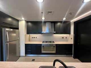 Pool & Skyline Views | Vacant | Renovated, picture 3