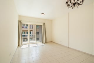 Well-Maintained Unit with Community View, picture 4